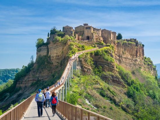 RS15015_Rome_3-regions-tour_civita-di-bagnoregio-walk