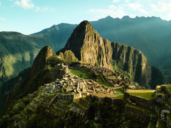 Peru_Machu Picchu_shutterstock_1374646367