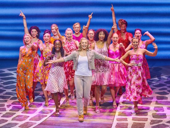 『マンマ・ミーア』ロンドン・ミュージカル　チケット予約＜ディナー付き＞