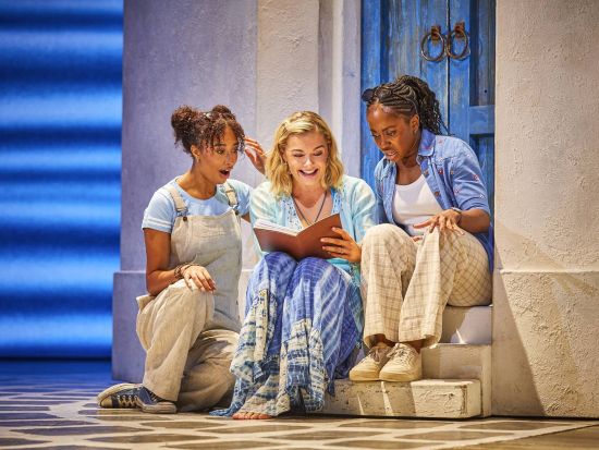 『マンマ・ミーア』ロンドン・ミュージカル　チケット予約＜ディナー付き＞