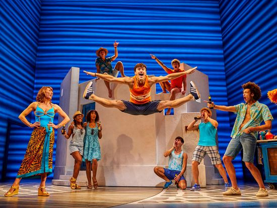 1102-1462_c_Brinkhoff-Moegenburg copy 2