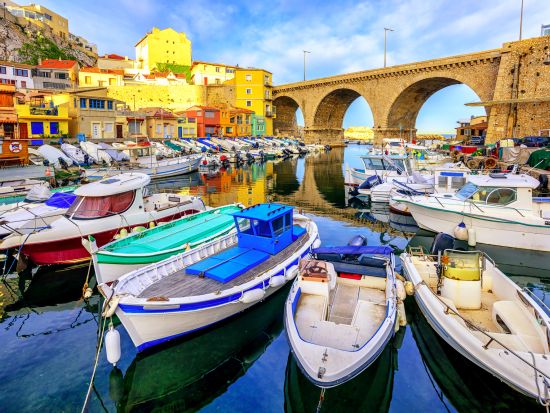 マルセイユ半日観光ツアー　地中海を一望するノートルダム寺院＋コルビュジエ設計の世界遺産ユニテ・ダビタシオン 他＜混載／日本語／3時間／マルセイユ発＞