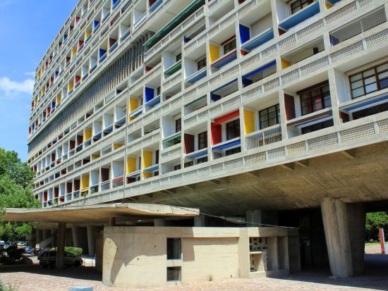 マルセイユ半日観光ツアー　地中海を一望するノートルダム寺院＋コルビュジエ設計の世界遺産ユニテ・ダビタシオン 他＜混載／日本語／3時間／マルセイユ発＞