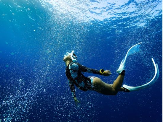 ケラマスキンダイビング 世界で話題のスキンダイビングを満喫 ロングフィンで自由自在に泳ぐ感動体験 心も体もリフレッシュしよう＜送迎付き／那覇発＞