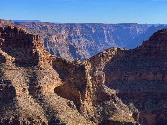 グランドキャニオンウエスト半日観光ツアー　スカイウォーク体験付きプランあり＜日本語ドライバーガイド／午前／ホテル送迎＞