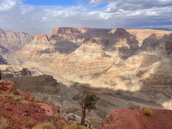 グランドキャニオンウエスト半日観光ツアー　スカイウォーク体験付きプランあり＜日本語ドライバーガイド／午前／ホテル送迎＞