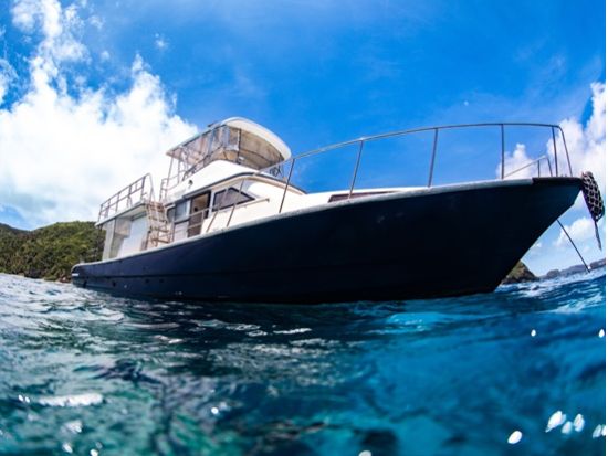 ボートチャーター 自由なポイントで海水浴＆シュノーケル！プライベート空間を満喫 スキンダイビングやBBQも楽しめる贅沢な沖縄の海体験＜送迎付き／那覇発＞