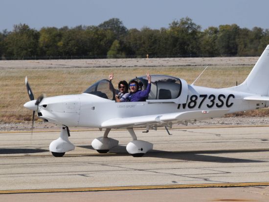 飛行機操縦体験　離陸から着陸まで本格パイロット気分を満喫！キッズ体験プランあり＜6歳以上／日本語パイロット＞