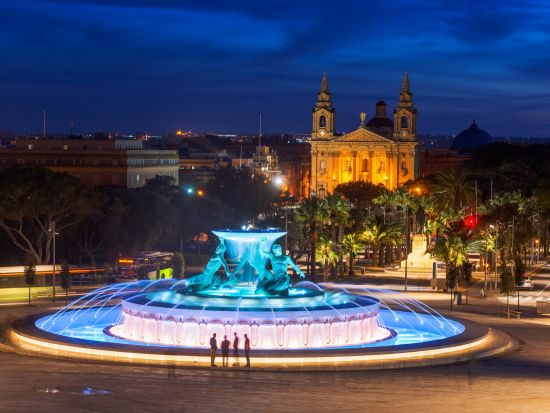 マルタナイトツアー　幻想的な夜景とライトアップされた街並みを堪能＜火・金催行／英語ガイド／送迎付き＞