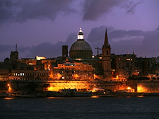 マルタナイトツアー　幻想的な夜景とライトアップされた街並みを堪能＜火・金催行／英語ガイド／送迎付き＞