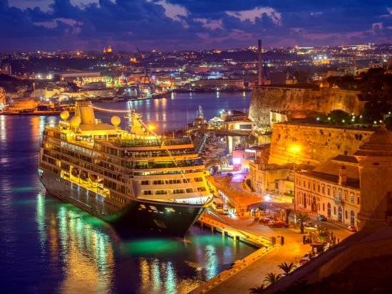 マルタナイトツアー　幻想的な夜景とライトアップされた街並みを堪能＜火・金催行／英語ガイド／送迎付き＞