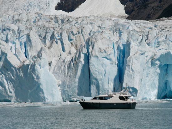 Argentina_Patagonia_Perito Moreno in El Calafate_shutterstock_1310307088