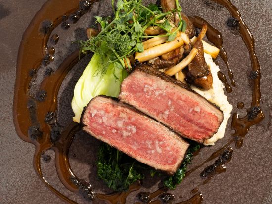 ナチュール・ワイキキ　食事券＆事前予約　地元の食材をふんだんに使用したアイランドフレンチ　牛フィレステーキは絶品！＜夕食＞