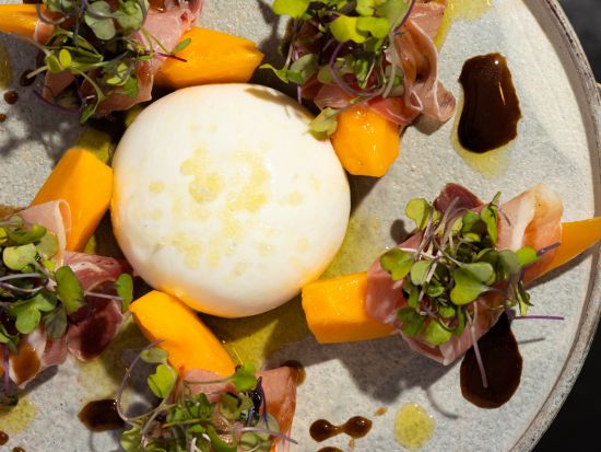 ナチュール・ワイキキ　食事券＆事前予約　地元の食材をふんだんに使用したアイランドフレンチ　牛フィレステーキは絶品！＜夕食＞