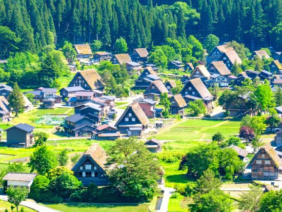 【多言語音声ガイド付】金沢発バスツアー 世界遺産・白川郷＆五箇山めぐり！日本の原風景を満喫♪＜ 土・日・祝日／1名催行／金沢駅発着