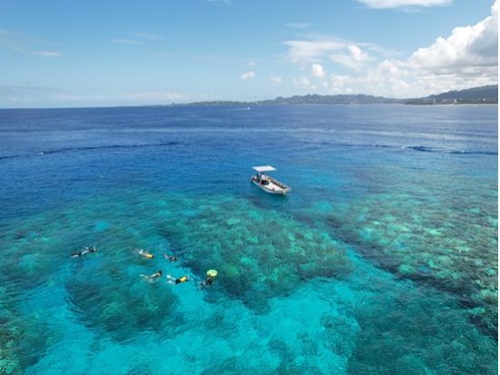 水納島海水浴 エメラルドグリーンの海でのんびりリゾート気分♪海水浴で水納島の海を満喫＜4～10月／本部町発＞