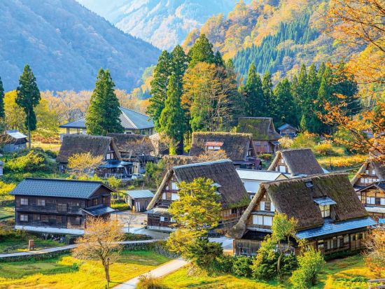 【多言語音声ガイド付】金沢発バスツアー 世界遺産・白川郷＆五箇山めぐり！日本の原風景を満喫♪＜ 土・日・祝日／1名催行／金沢駅発着