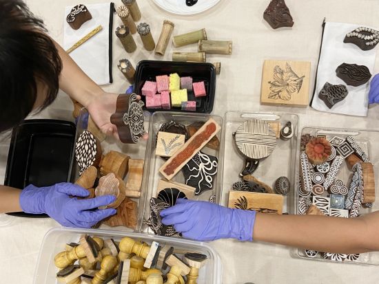 ブロックプリント体験　ハワイモチーフのスタンプで、世界に一つの作品を作ろう！＜60分～120分／ワイキキショッピングプラザ内＞by Muumuu Mall