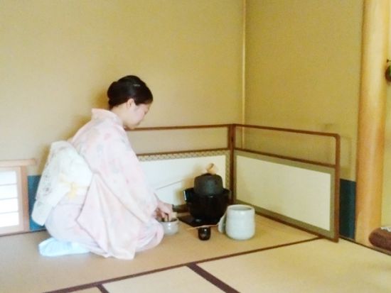 「茶房えん」にて茶道＆香道体験 築100年の町家で日本伝統文化を学ぶ＜約90分／池田市＞