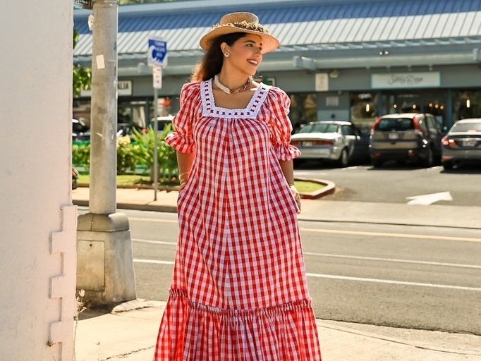 ビンテージムームーレンタルサービス 希少なビンテージの伝統衣装を着