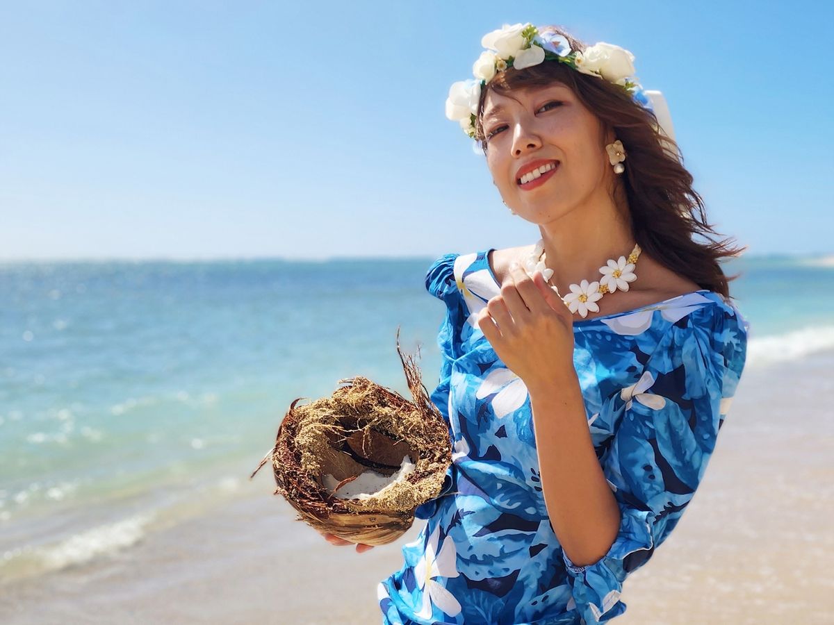 ビンテージムームーレンタルサービス 希少なビンテージの伝統衣装を着