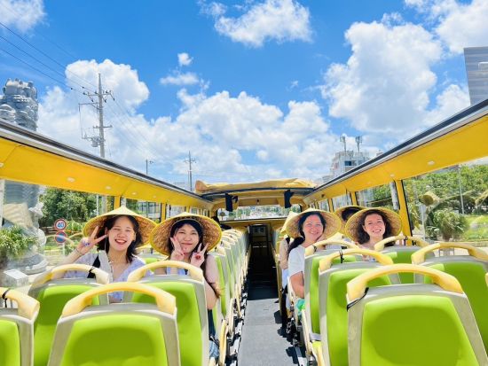 オープントップバス観光ツアー　沖縄の見所を効率良く巡るコース！青い空と澄んだ空気を味わおう＜0歳からOK／那覇発＞