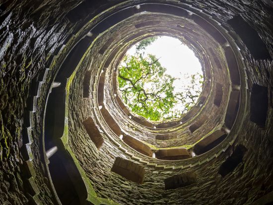 Portugal_Sintra_Regaleira Palace_Initiation Well_pixta_10965375_M