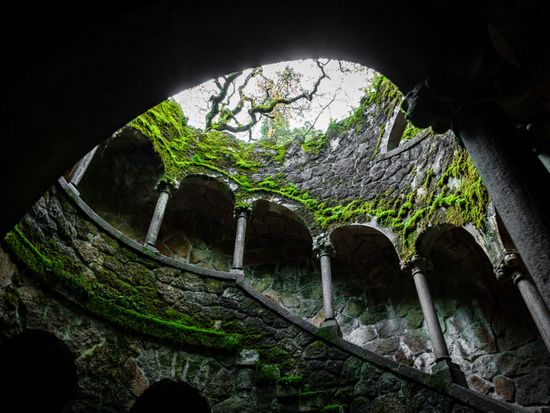 Portugal_Sintra_Regaleira Palace_Initiation Well_pixta_39986417_M