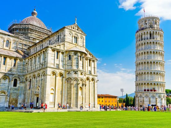 Italy_Pisa_Leaning_Tower_Pisa_Cathedral_shutterstock_535374544