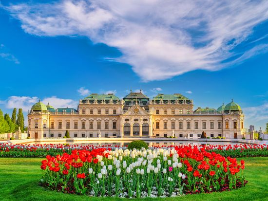 Austria_Vienna_Belvedere Palace_pixta_90032204_M