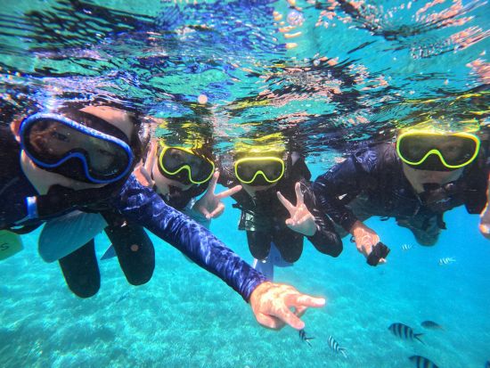 瀬底島シュノーケリング 「瀬底島開催」ウミガメの棲む海で開催！ポイントまではバナナボートに乗って楽々移動＜4月～10月/瀬底島＞byオーシャンスタイル