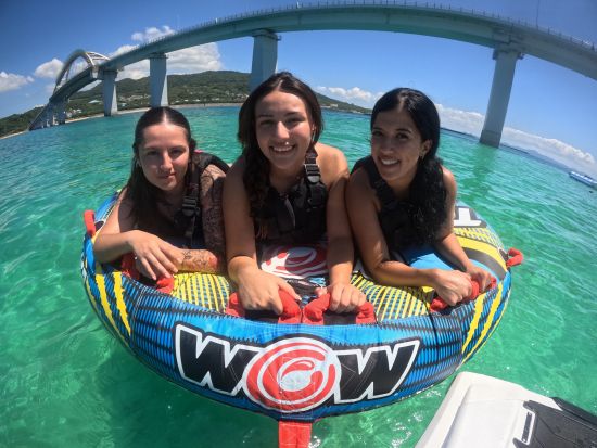 【瀬底島開催】ウミガメの棲む瀬底島の海で開催！人気のバナナボートシュノーケリングにマリンスポーツがセット！＜4月～10月／瀬底島＞byオーシャンスタイル