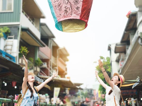 Taiwan_Shifen_Lantern_shutterstock_786072871 2