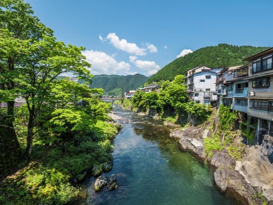 名古屋発日帰りバスツアー 貸切船で楽しむ！1300年の伝統長良川鵜飼と鮎づくしの夕食＋郡上八幡散策＜5～10月／名古屋発着＞