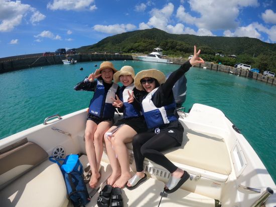 奄美大島【ボートチャーター】 貸切ボートでコウトリ浜へご案内 各種マリンアクティビティ体験付！オプション追加で最大18名まで乗船可by奄美シーランド