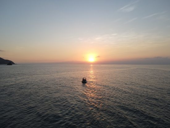 奄美大島【サンセットクルーズ 】奄美大島の美しい夕日を船から鑑賞＜ワンドリンク付き＜60分 or 90分＞お一人様も可能by 奄美シーランド