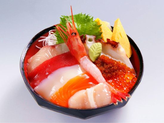 北海道の海鮮を食べよう！札幌市中央卸売市場場外市場へ！ヤン衆料理「北の漁場」海鮮丼プラン+5％割引券付き＜朝食or昼食／無料送迎／札幌＞