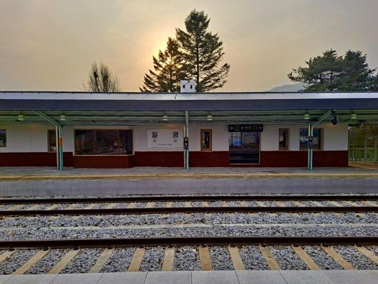 人気KPOPグループ聖地巡りツアー！龍仁大長今パーク＋国立中央博物館＋日迎駅ほか　油井食堂で昼食付！＜１日／日本語ガイド／ホテルお迎え＞