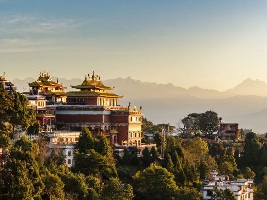 【カトマンズ発・1泊2日ツアー】バルタリ村ハイキング、パナウティとナモブッダ訪問リゾート滞在＜送迎・日本語ガイド・食事付＞