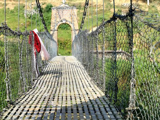 【カトマンズ発・1泊2日ツアー】バルタリ村ハイキング、パナウティとナモブッダ訪問リゾート滞在＜送迎・日本語ガイド・食事付＞