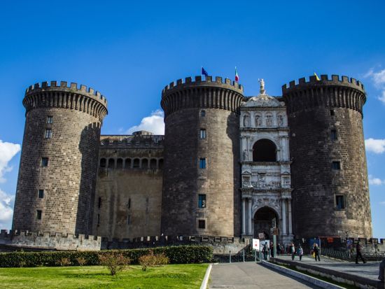 【寄港地観光】ナポリ港発着！ポンペイ遺跡＆自由に巡るナポリ観光ツアー＜貸切／6時間／現地語ドライバー＞by MAX HARVEST