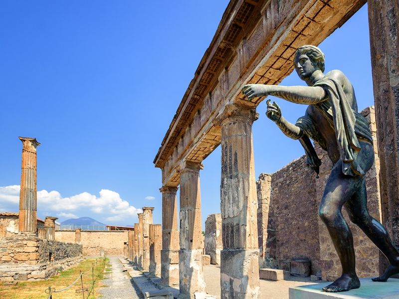 Pompei_Ruins_Bronze_Apollo_shutterstock_395774914