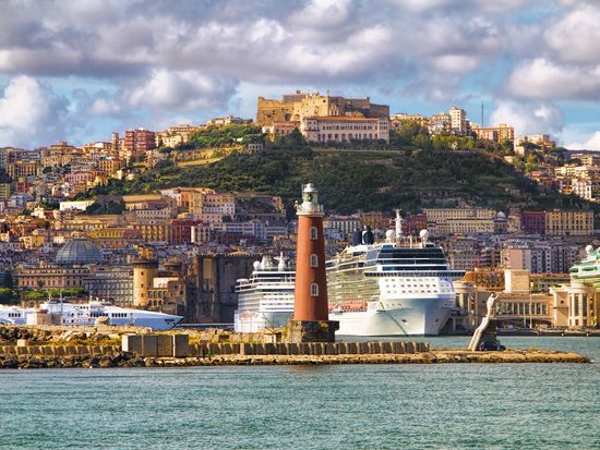 Italy_Naples_Port_shutterstock_265289120