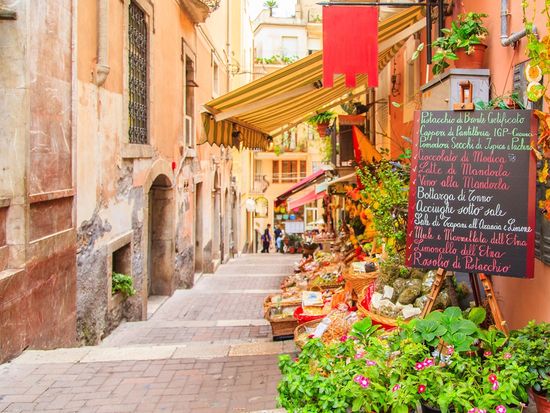 Italy_Sicily_Taormina_Local_Street_Shop_shutterstock_202344283 (1)