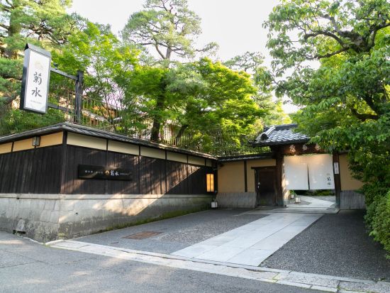 【夜 催行】舞妓さん鑑賞＋会席または洋食　築120余年の名庭園と和モダンが織りなす「南禅寺参道 菊水」で特別な体験を＜お部屋貸切／撮影自由／最大16名様＞