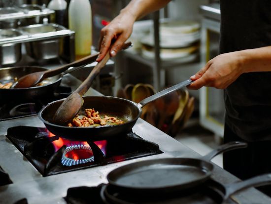 ネパール料理 「ダルバート」作り体験！選べる家庭訪問or料理教室＜プライベート／午前・午後／ホテル送迎／日本語アシスタント同行／カトマンズ発＞