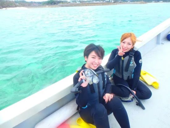 青の洞窟シュノーケリング ボートで楽々アクセス！初心者・お子様連れも安心の貸切ガイドツアー＜2時間／写真＆動画プレゼント／恩納村＞