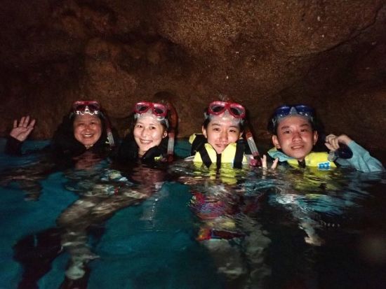 青の洞窟シュノーケリング ボートで楽々アクセス！初心者・お子様連れも安心の貸切ガイドツアー＜2時間／写真＆動画プレゼント／恩納村＞