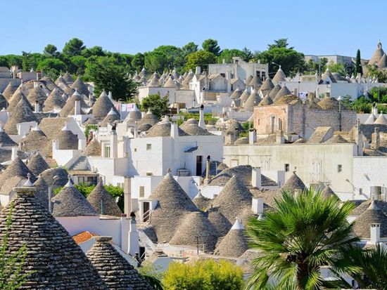 Italy_Alberobello_123RF_17885813_M