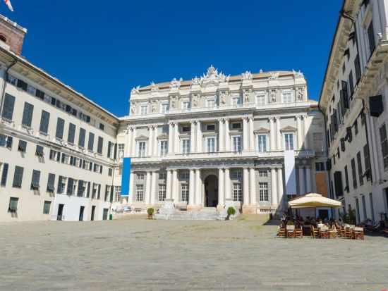 【寄港地観光】ジェノヴァ港発着！自由に巡る市内観光＆アウトレットorワイナリー訪問＜貸切／6時間／現地語ドライバー＞by MAX HARVEST